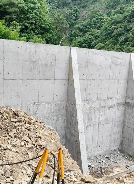 沧州泊头重力式挡土墙